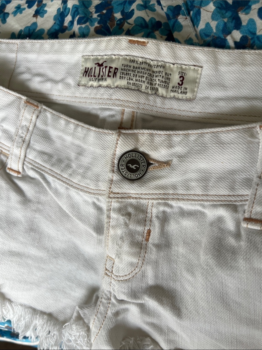Hollister White Distressed Denim Shorts - Picture 3 of 4